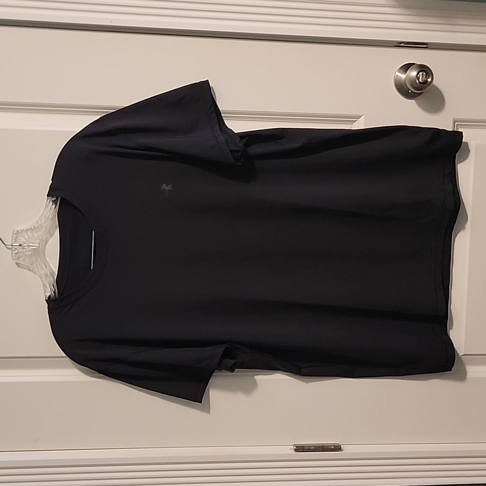 Under Armour black dry fit short sleeve shirt